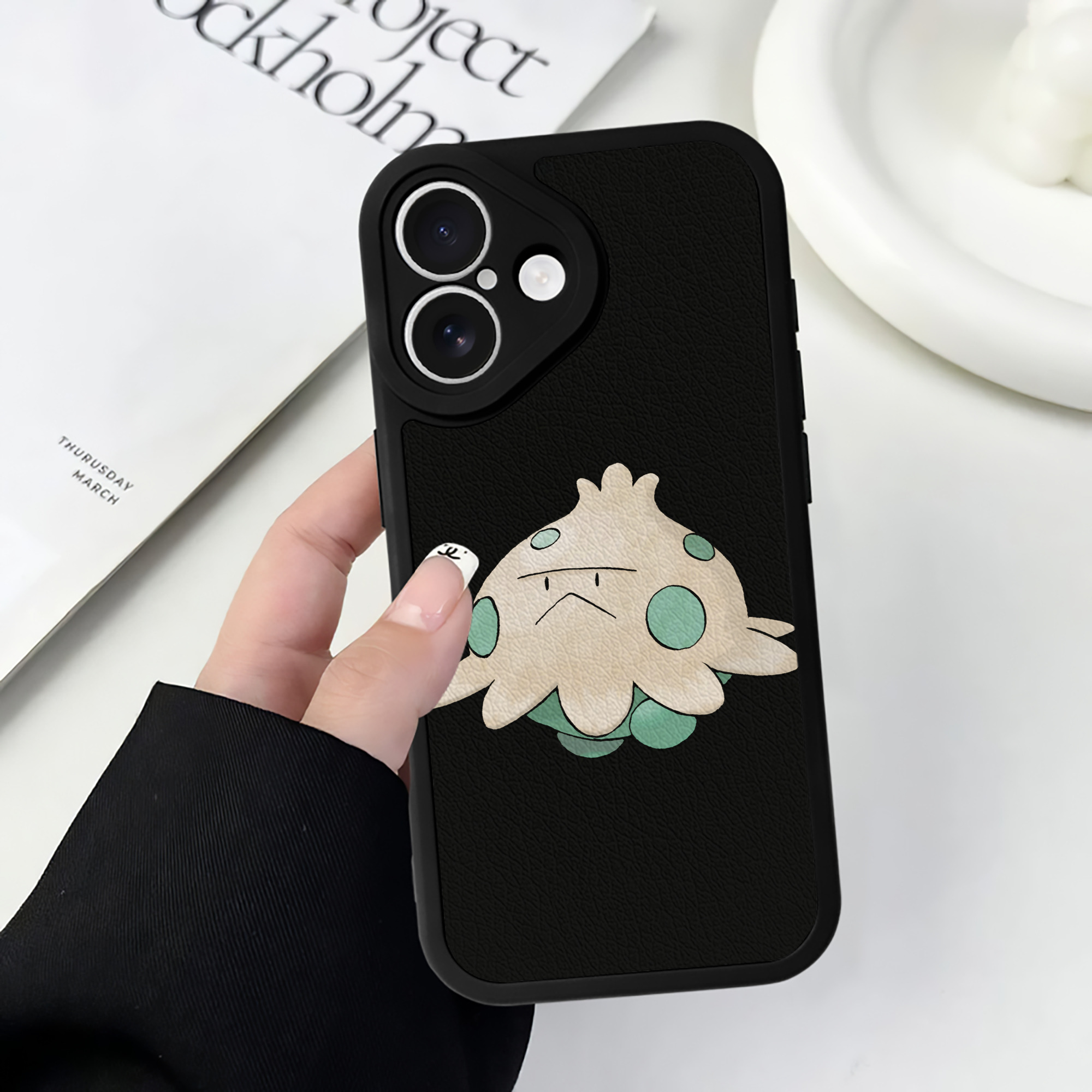 （画像用） ポケットモンスター Pokémon 【iPhone 16シリーズ対応】シリコンスマホケース（レザー調） 材質：シリコン